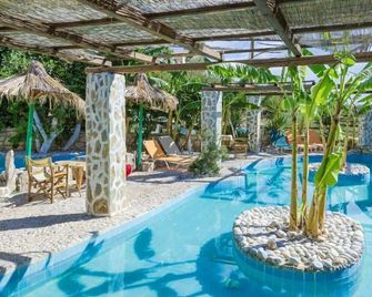 Stone Village Hotel Apartments - Bali - Piscina
