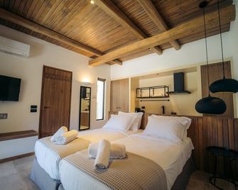 Hide Out Villas - Mylopotas