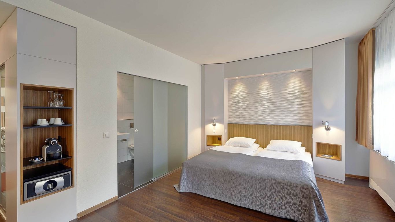 سوريل هوتل روتلي