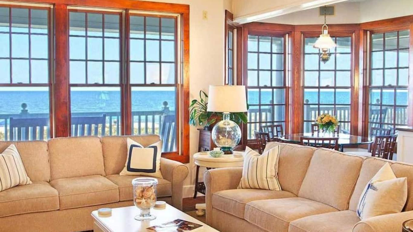 Elizabeth Pointe Lodge