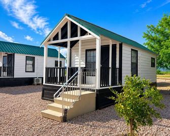 The Cabins at Indian Hills - Salome - Edificio