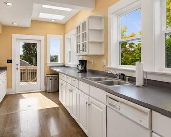 Seattle Vacation Home: The Campus - Seattle - Cuisine
