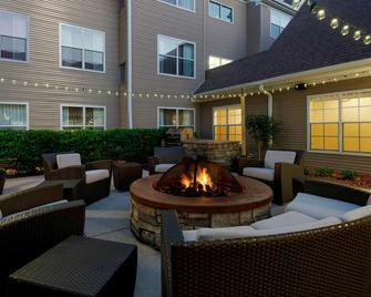 Residence Inn by Marriott Sarasota Bradenton - Сарасота - Патіо