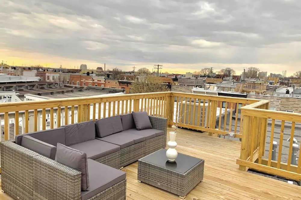 Beautiful Canton Home w/rooftop deck +Private parking - بالتيمور - شرفة