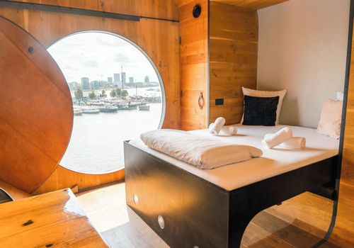 Un appartement à la décoration bohème et vue sur le canal à Amsterdam Un appartement à la décoration bohème et vue sur le canal à Amsterdam