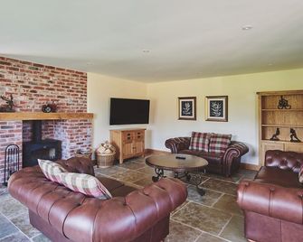 Big Barn - Luxury Cottages - Leominster - Sala de estar