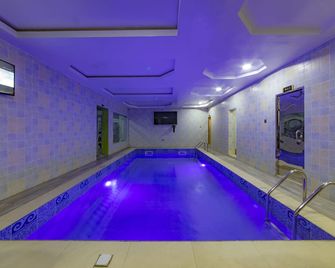 Grandvenice Transit Apartments - Lagos - Pool