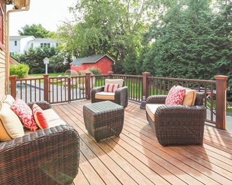 Spring Bloom! Elegant 5 bedroom Entertainers Retreat + Pool + fireplace - Fairfield - Balkon