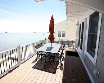 Waterfront Retreat overlooking Long Island Sound w/gorgeous sunrises & sunsets! - Westbrook - Balkon