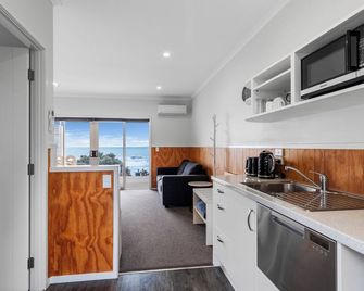 Belt Road Seaside Holiday Park - New Plymouth - Kitchen