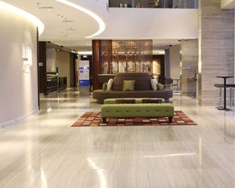 Holiday Inn Express Surabaya Centerpoint By IHG - Surabaia - Hall