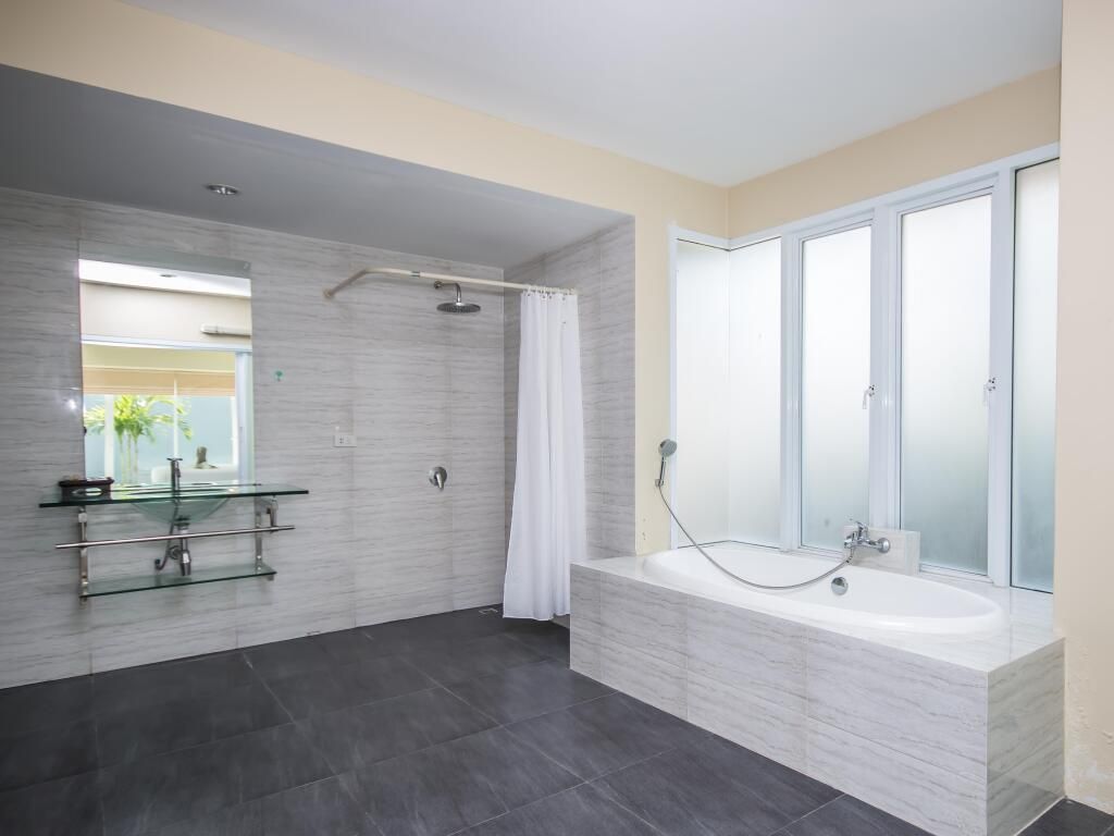 ذا ليفنج بول فيلاز