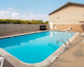 Better Choice For Your Vacation! Accessible Location and Spacious Unit Awaits - Grants Pass - Piscina
