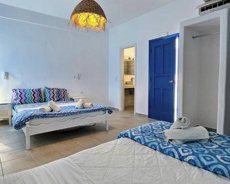 Santorini Sunrise Hotel Perissa - Перісса - Спальня