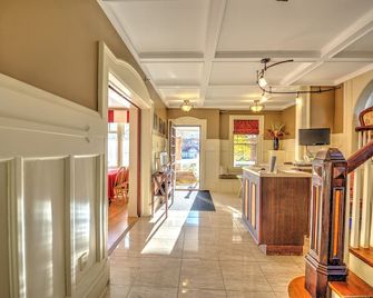The Sonata Inn - Charlottetown - Front desk