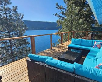 Best Wallowa Lakefront rental w/ private dock and his/hers soaking tub! 4br/3ba - Joseph - Balcón