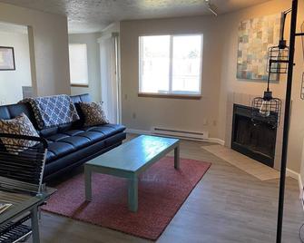 Beautiful East Valley 2br Apt4 - Spokane Valley - Living room