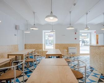 Hostel Conii & Suites Algarve - קוארטרייה - מסעדה