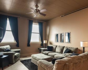 The Barrington 1BR apartment in historical downtown - Fairbury - Sala de estar