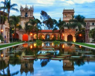 Your Home Away From Home! 12 min. to SanDiego! Kids & Pets OK! Kitch/wifi/yard/ - La Mesa - Pool