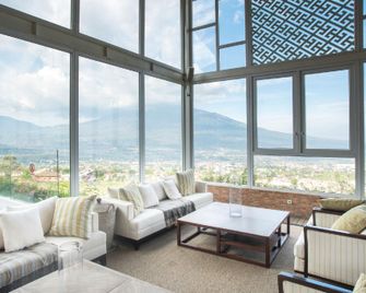 Amartahills Hotel and Resort - Malang - Bar