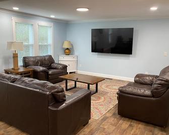1st Class Rentals The Thurman Munson House - Cooperstown - Living room