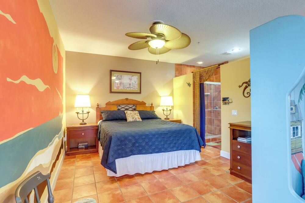 Walk to Indian Rocks Beach - Vibrant Condo - Indian Rocks Beach - Sypialnia