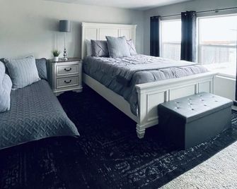 Penthouse Suite With Roof Top Patio! - Cortez - Bedroom