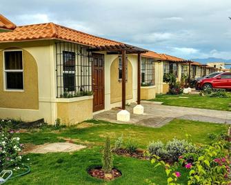 Sunrise Villa On The Beach - Portmore - Building