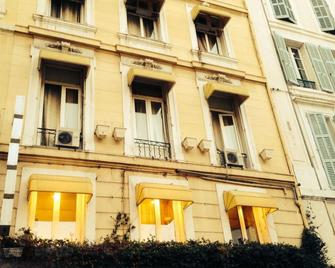 Hôtel Relax - Marseille - Building