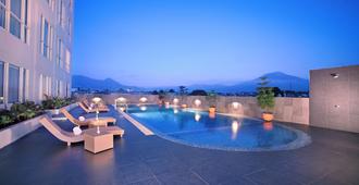 瑪琅阿特麗雅酒店 - 萬隆 - 馬朗 - 游泳池
