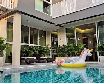 Charm Hostel at Pratumnak - Pattaya