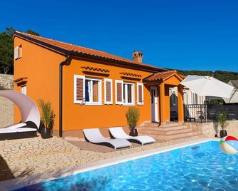 Hacienda Babina - Miholascica - Bể bơi