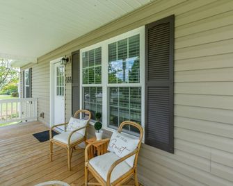 Relax & Unwind at Your Home Away From Home. - Thomasville - Balcony
