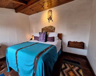Yellow House - Hostel - Antigua Guatemala