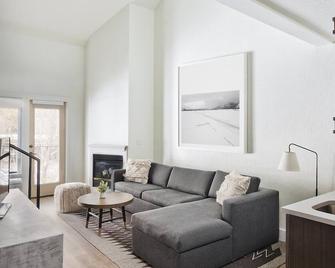King + Sofa Sleeper, Gravity Haus, Heated Pool, Hot Tub, Teton Village - Jackson