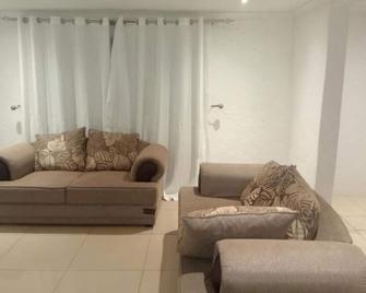 eManzini Guesthouse - Ohrigstad - Sala de estar