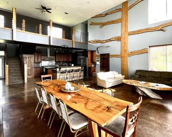 Country Getaway - Sidney - Jadalnia