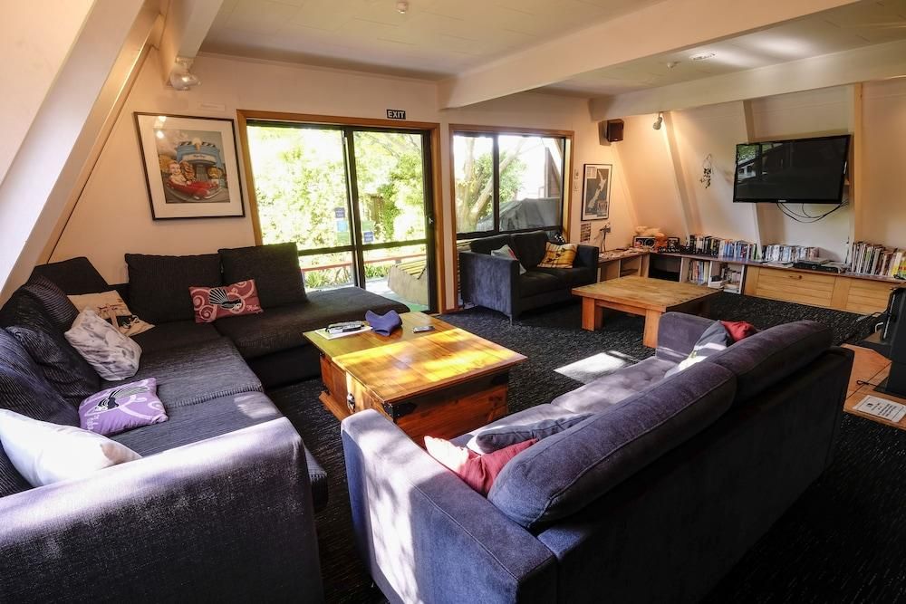 Haka Lodge - Christchurch - Living room