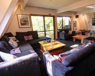 Haka Lodge - Christchurch - Living room