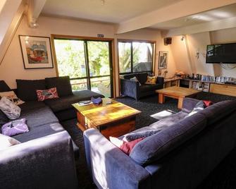 Haka Lodge - Christchurch - Living room