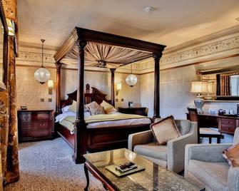 Royal Oak Hotel - בטווס אי קואד - חדר שינה