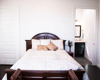 Where Blue Birds Fly - Rogers - Bedroom