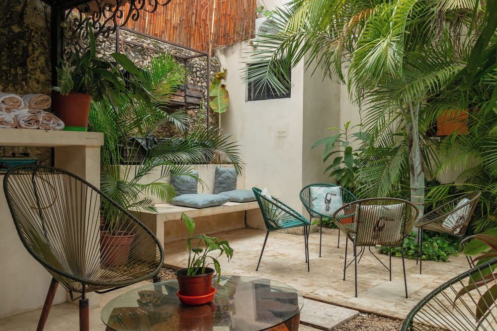 Kuka y Naranjo - מרידה - פטיו