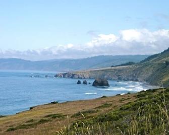 Charming CasparCottage Walk to the Waterfall in Russian Gulch State Park - Mendocino - Beach