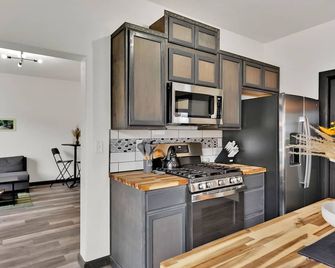 Joe's Place in Historic Wallace, Idaho - Wallace - Kitchen