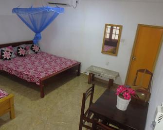 Thisara Guest Hotel Rooms - Kataragama - Habitación