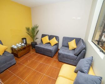 聖伊斯德羅之家飯店 - 奧揚泰坦博 - 客廳