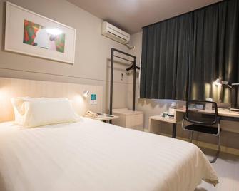 Jinjiang Inn Select Jinan Shandong University Shanda South Road - Jinan - Bedroom