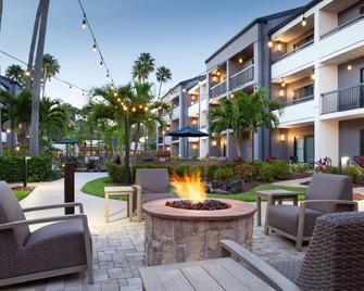 Courtyard by Marriott St. Petersburg Clearwater - קלירווטר - פטיו